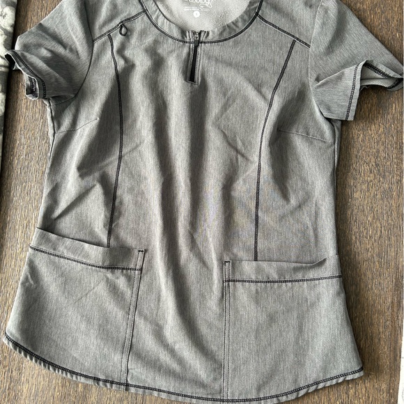 Scrub set bundle - Picture 2 of 11